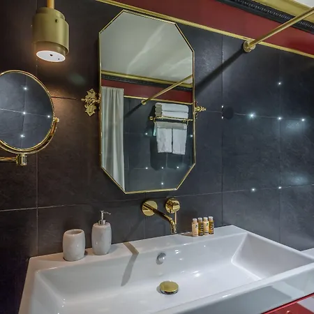 Handsome Hotel Paris