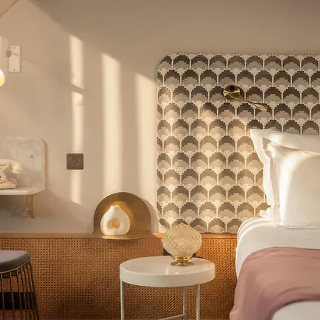 Handsome Hotel