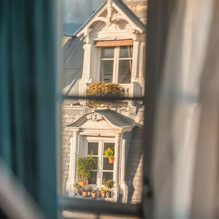 Handsome Hotel Paris